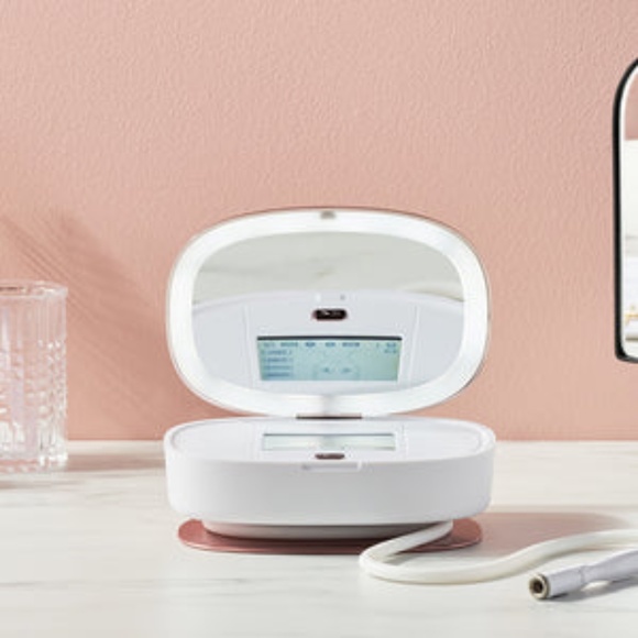 UltradermMD — The 3-In-1 At-Home PREMIUM Microdermabrasion Device - Picture 1 of 4